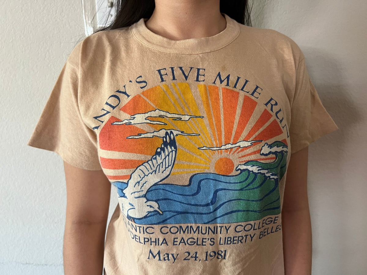Vintage 80s Atlantic Community College Sandys Five Mile Run Orange Beige T Shirt Size S Graphic Tee – Aesthetic Look · Perfect For Daily Wear