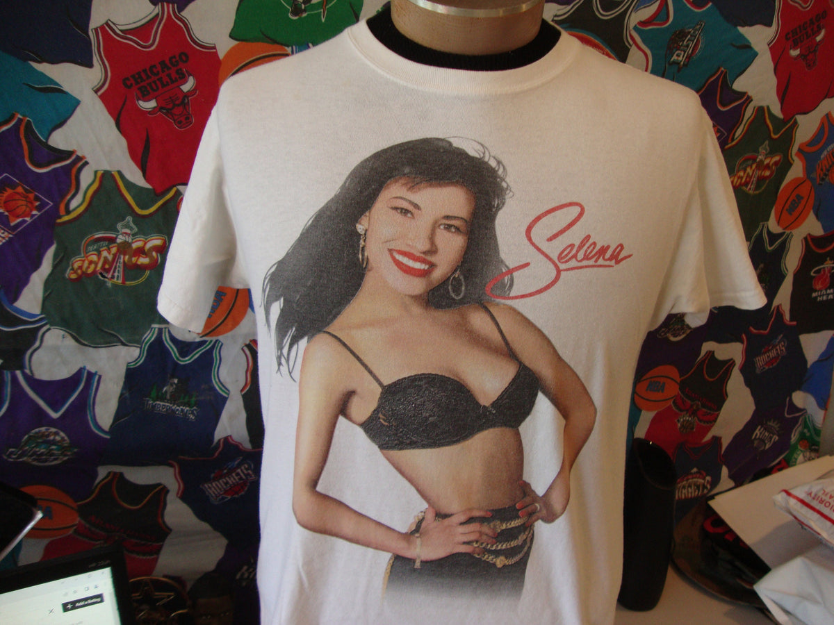 Selena Quintanilla the queen white Tee Dreaming Of You T Shirt M Graphic Tee – Easygoing Wear · High-Quality Print