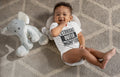Baby Body Straight Outta Compton Baby Bekleidung Baby Bodysuit quotStraight Outta Momptonquot Baby Einteiler BabyBody Graphic Tee – Soft Feel · Perfect For Daily Wear