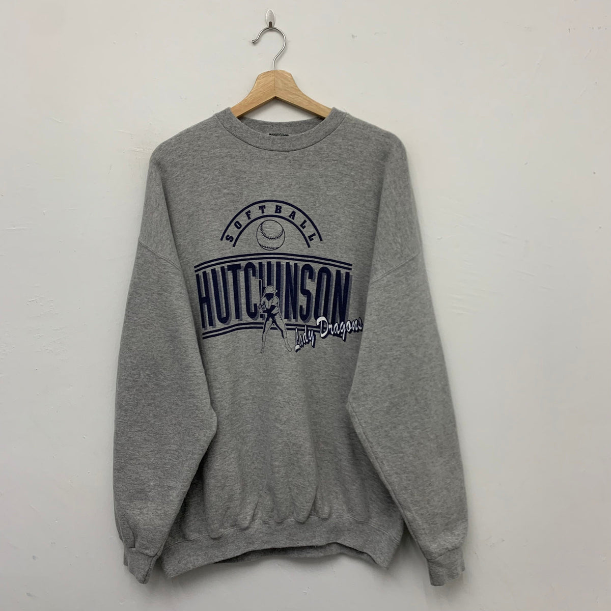 Vintage Hutchinson Lady Dragons Softball by MV Sport Crewneck Sweatshirt XL Sweatshirt – Aesthetic Look · Must-Have Style