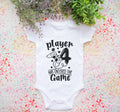 Baby Body quotPlayer 4 Has Entered The Gamequot Baby Geburt Ankndigung Body Baby Bodysuit Neugeborene Gamer Baby Body Neugeboren Geschenk Graphic Tee – Feel-Good Design · Trending Graphic Apparel