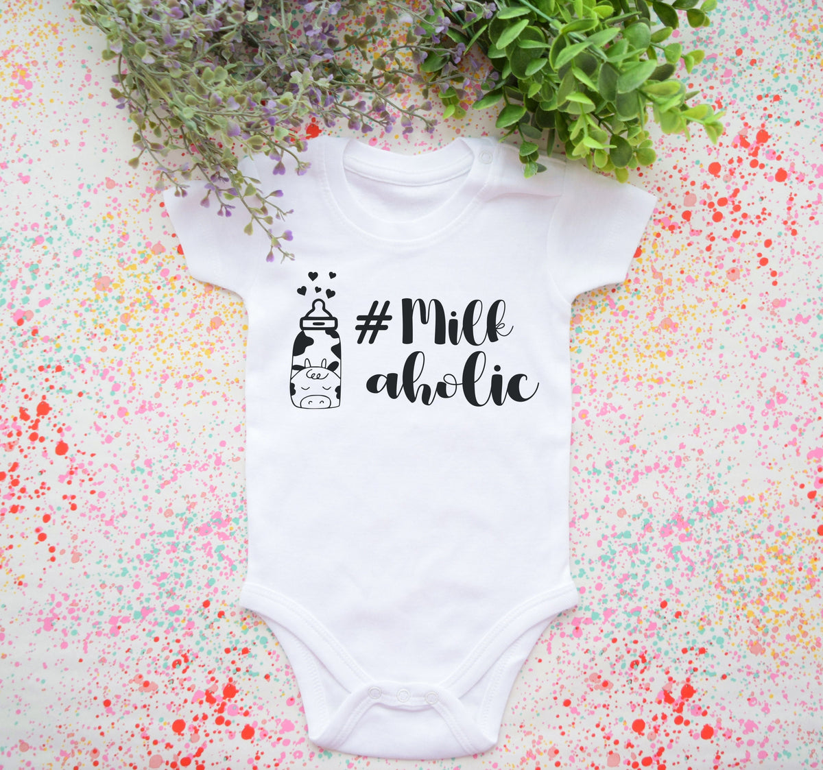 Baby Body Milkaholic Baby Witzig Bodysuit Baby Body BabyBodysuit Baby Einteiler Baby Kleidung Baby Onesie Graphic Tee – Soft Feel · High-Quality Print