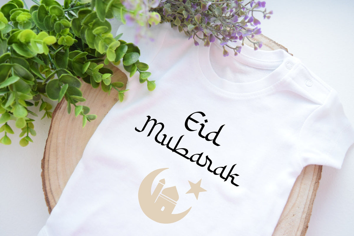 Eid Mubarak Baby Body Ramadan Baby Outfit My First Ramadan BabyBody Bodysuit Ramadan 2023 Baby Ramadan Geschenk Eid Mubarak Baby Kleidung Graphic Tee – Cozy Vibes · Great Gift For Fans