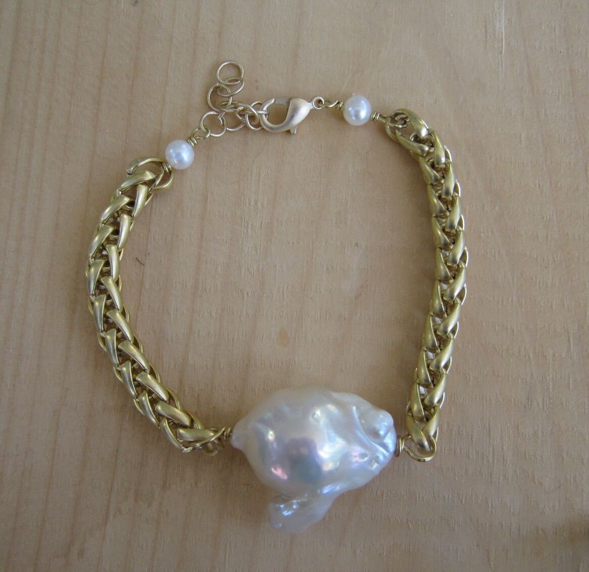 Baroque Pearl Matte Gold Spiga Chain Bracelet 725quot w extender chain Graphic Tee – Fan Favorite · High-Quality Print