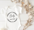 Baby 2024 Schwangerschaft verknden Babybody Bodysuit Body Geschenk Baby Geburt Schwangerschaft verknden mit Body Graphic Tee – Everyday Comfort · High-Quality Print