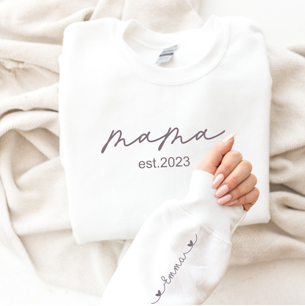 Jahr der Freude Personalisiertes Mama Sweatshirt mit KindernamenMama SweatshirtMom To BeMama GeschenkeMama PulloverMuttergeschenke Sweatshirt – Cozy Vibes · Top Pick For Any Outfit