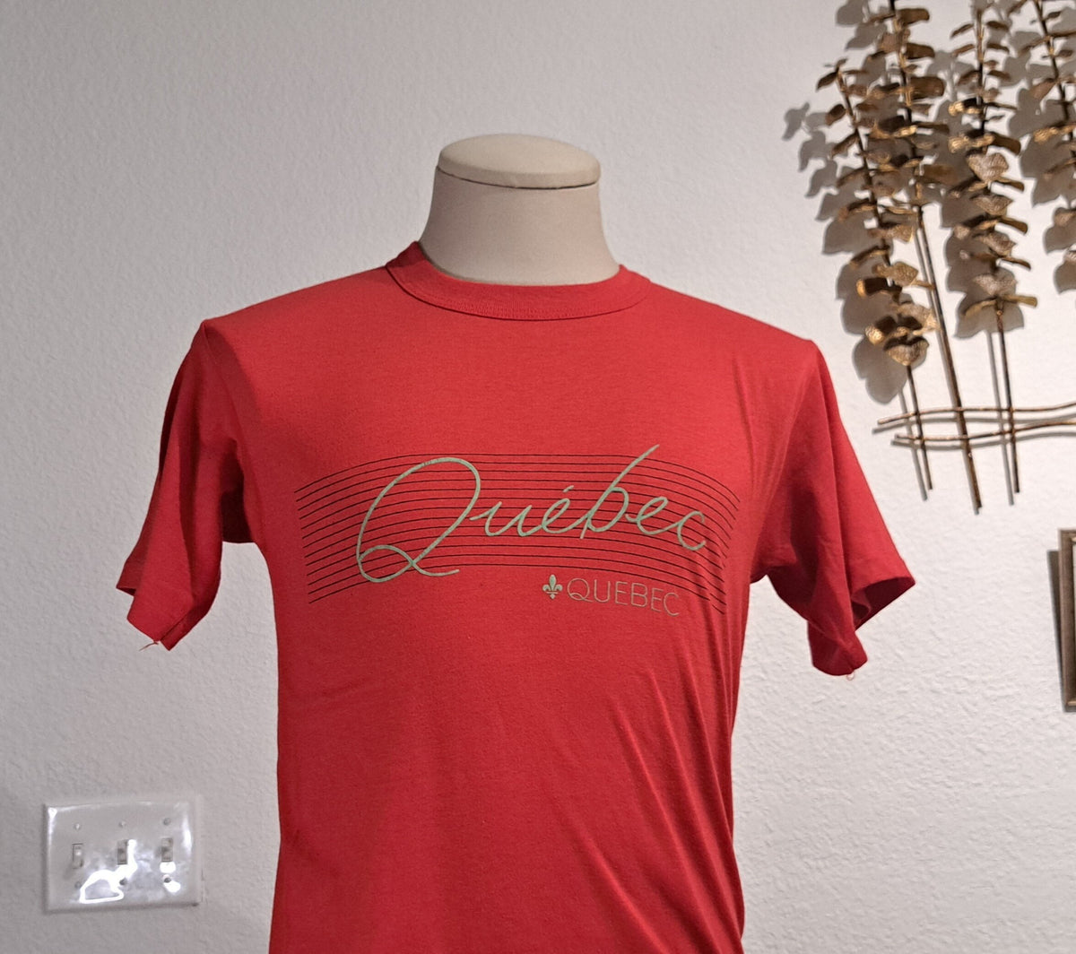Vintage 80s Quebec Canada red Tshirt size S Graphic Tee – Aesthetic Look · High-Quality Print