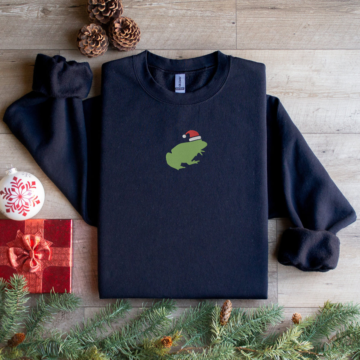 Embroidered Frog Santa Christmas Sweatshirt Festive Holiday Crewneck Unisex Winter Apparel Sweatshirt – Warm & Stylish · Must-Have Style