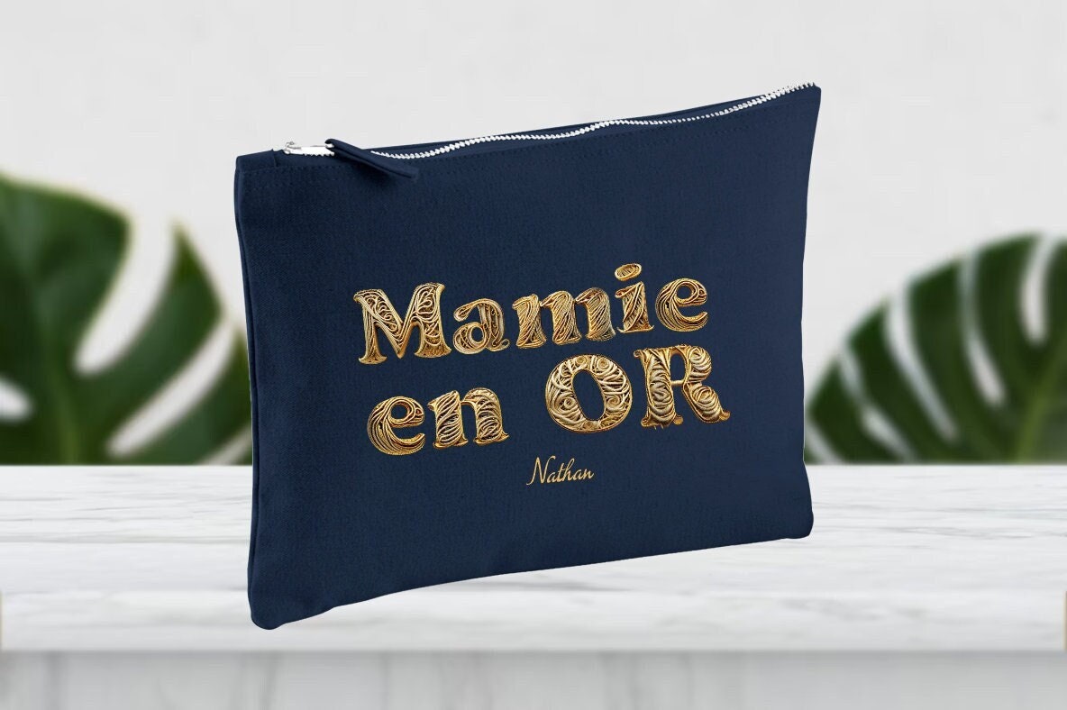 trousse personnaliser mamie en or maman en or nounou en or matresse en or tata en or marraine en or Graphic Tee – Aesthetic Look · Great Gift For Fans