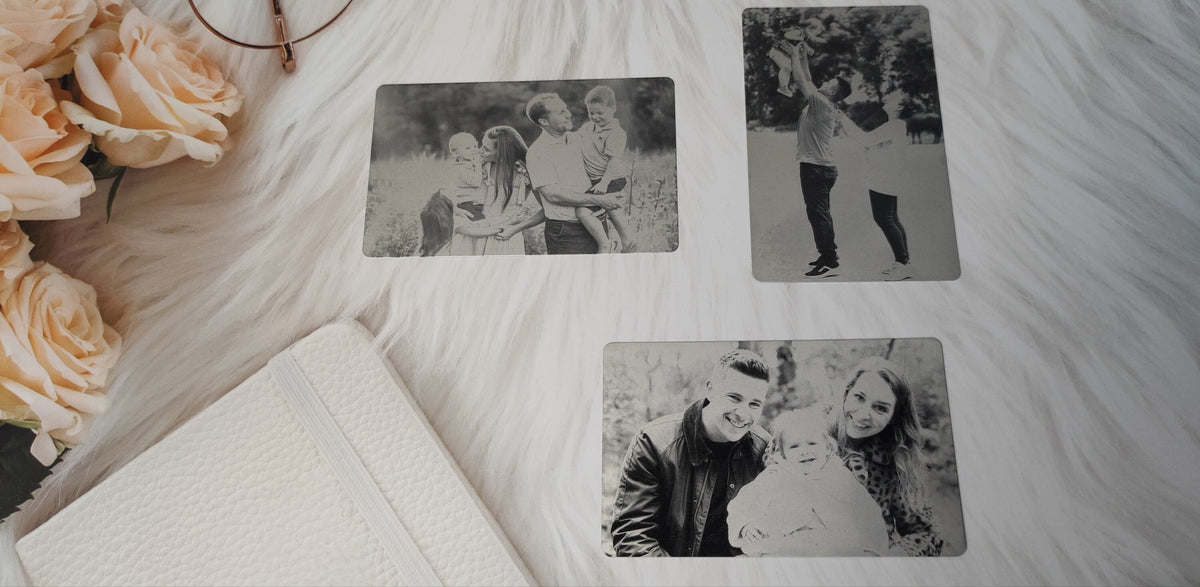 Metallkarte mit Foto Gravur Praktisches Kreditkartenformat fr die GeldbrsePersonalisierte FotokartePapa GeschenkMama Geschenkidee Graphic Tee – Cozy Vibes · Must-Have Style