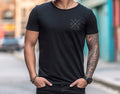 Zeitlose VaterschaftPersonalisiertes Vater ShirtT Shirt mit dem Namen und Geburtsjahr des KindesPapa GeschenkPapa Geschenkidee Graphic Tee – Soft Feel · High-Quality Print