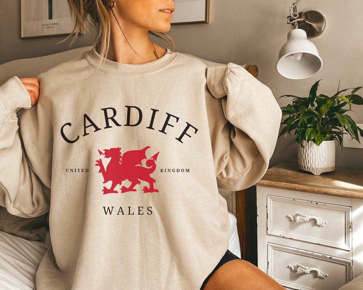 Unisex Cardiff Wales Sweatshirt United Kingdom Crewneck Pullover Gift Sweatshirt – Feel-Good Design · High-Quality Print