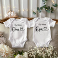 Baby Body fr SchwangerschaftsankndigungGeschenk fr werdende GroelternGeschenkidee fr Opa Omaberraschung zur Schwangerschaft Graphic Tee – Aesthetic Look · Trending Graphic Apparel