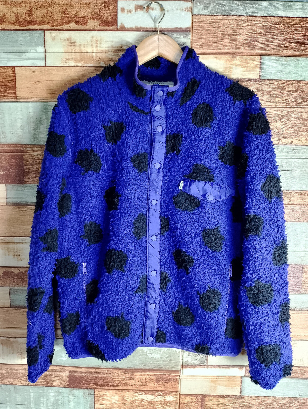 Net Net fleece button up jacket size M Graphic Tee – Fan Favorite · Great Gift For Fans