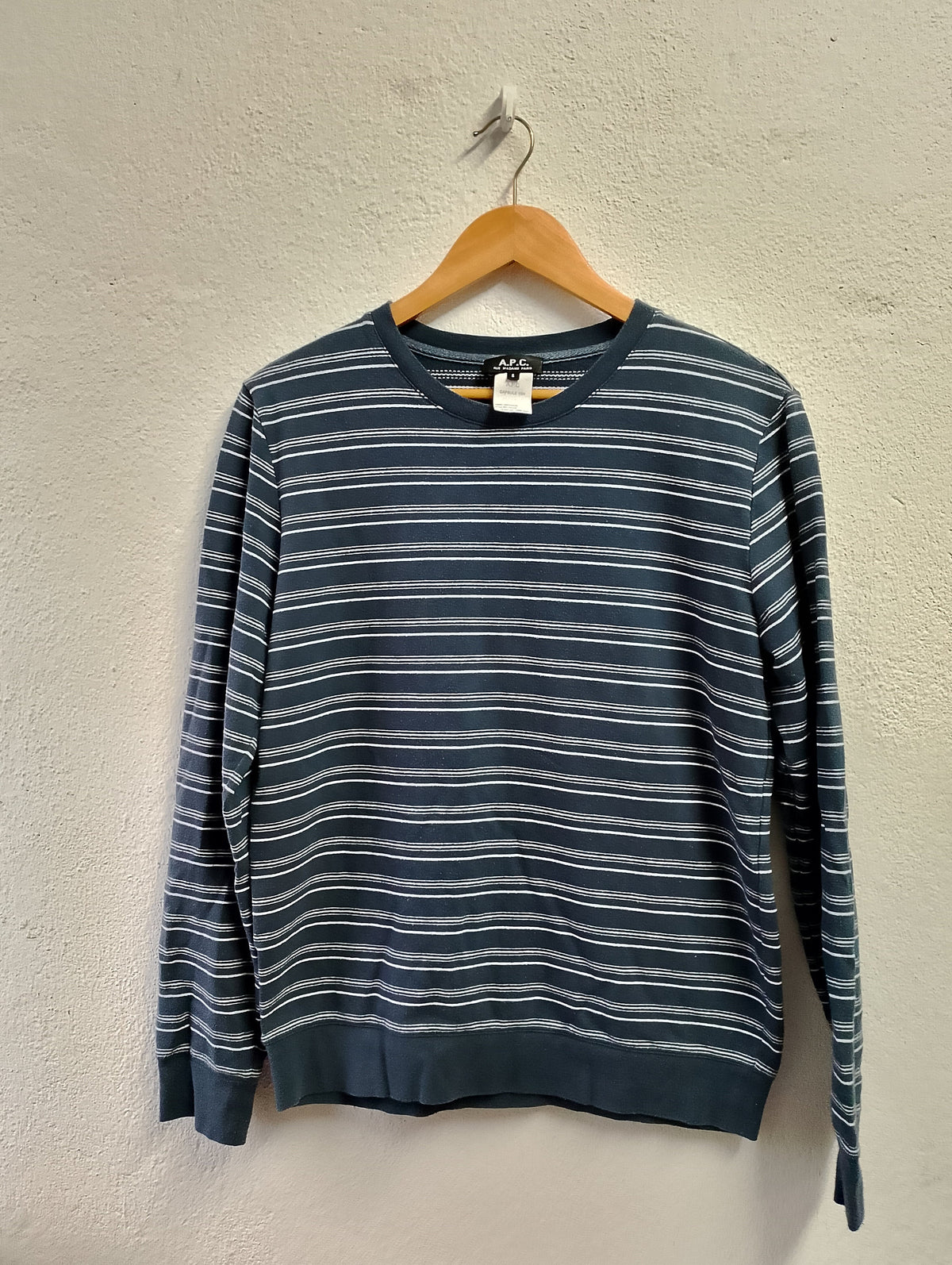 APC Light sweatshirt size S Sweatshirt – Bold Style · Top Pick For Any Outfit