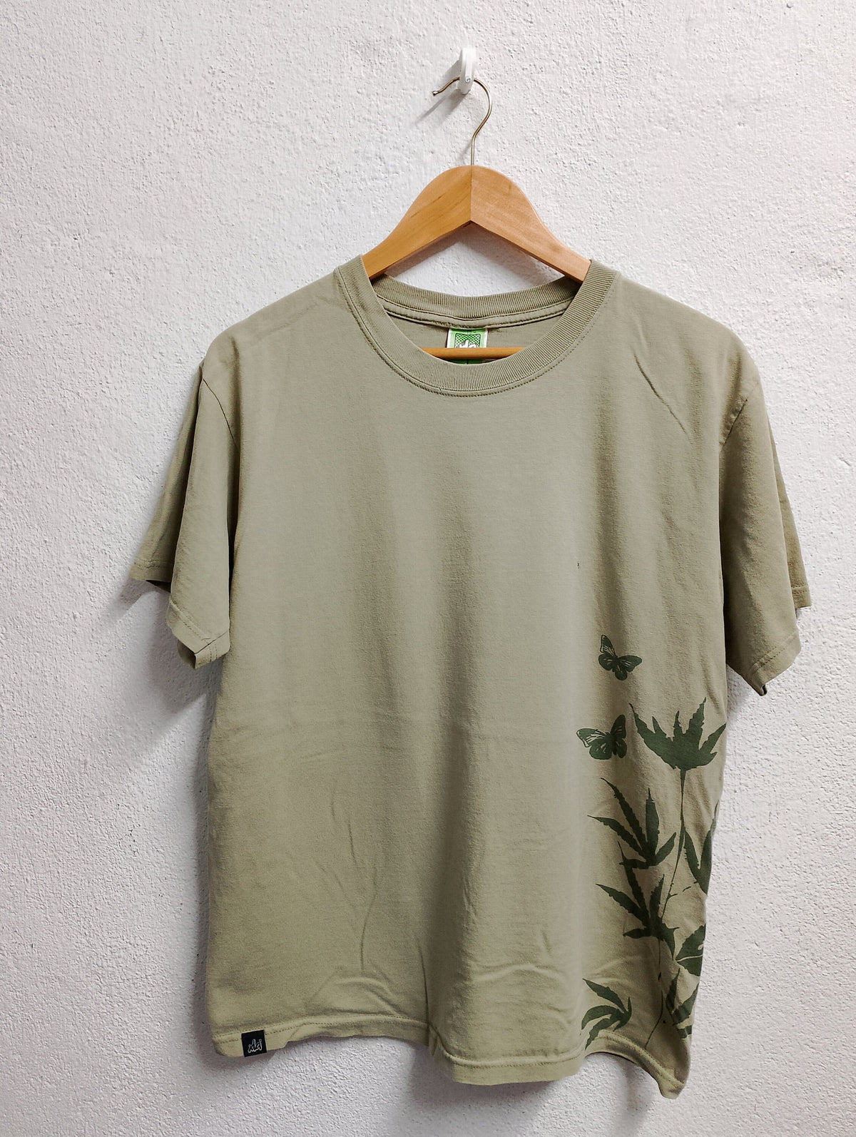Xlarge brand t shirt medium size Graphic Tee – Feel-Good Design · Perfect For Daily Wear