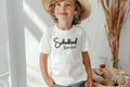 Schulkind 2024Personalisierter Erstklssler T ShirtGeschenk zur EinschulungJungenMdchen Shirt mit nameSchulanfangEinschulungsshirt Graphic Tee – Cozy Vibes · Perfect For Daily Wear