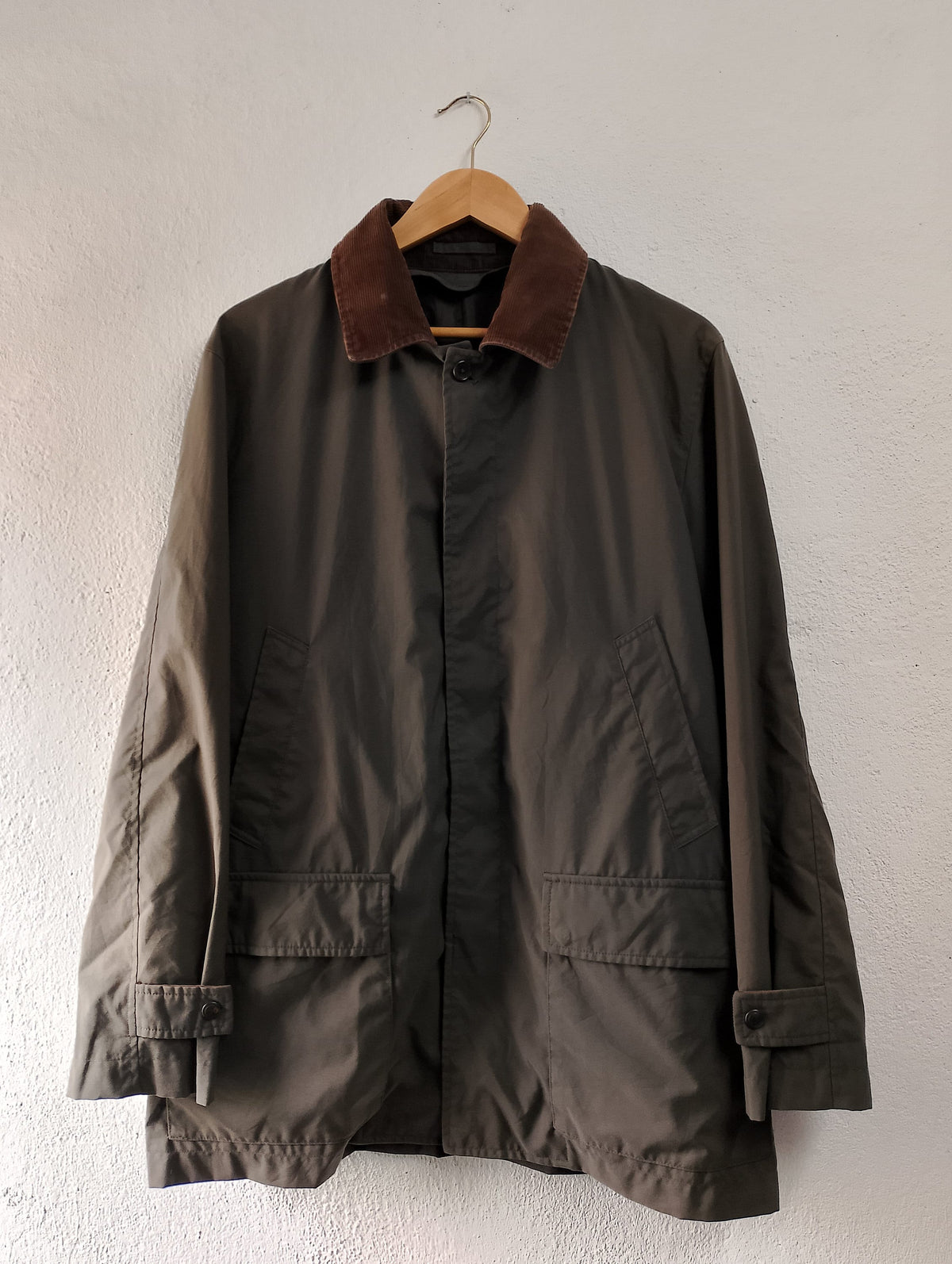Uniqlo parka Jacket Large Graphic Tee – Fan Favorite · Must-Have Style