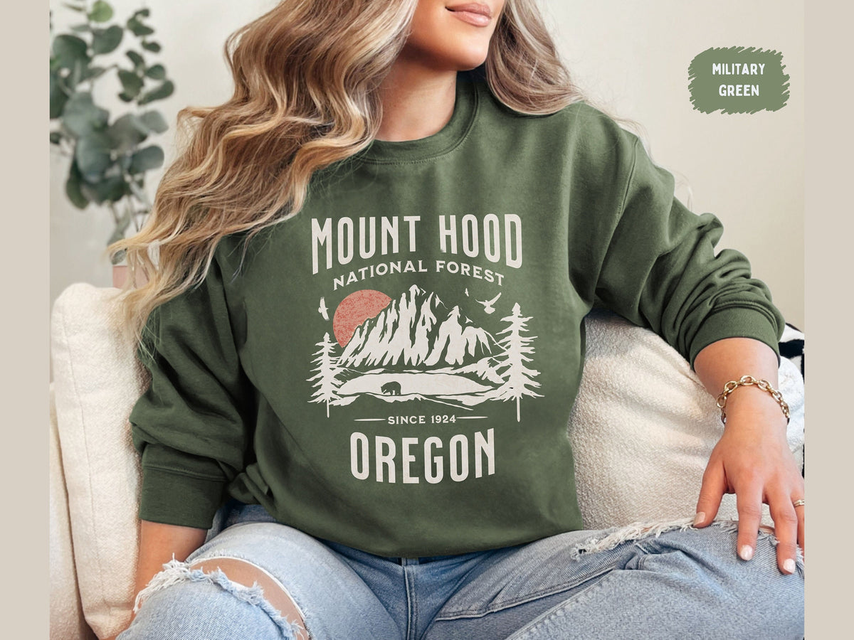 Mount Hood National Forest Sweatshirt Oregon Sweatshirt Mount Hood Sweater Mount Hood Retro shirt Oregon Crewneck Granola Girl gift Sweatshirt – Feel-Good Design · High-Quality Print