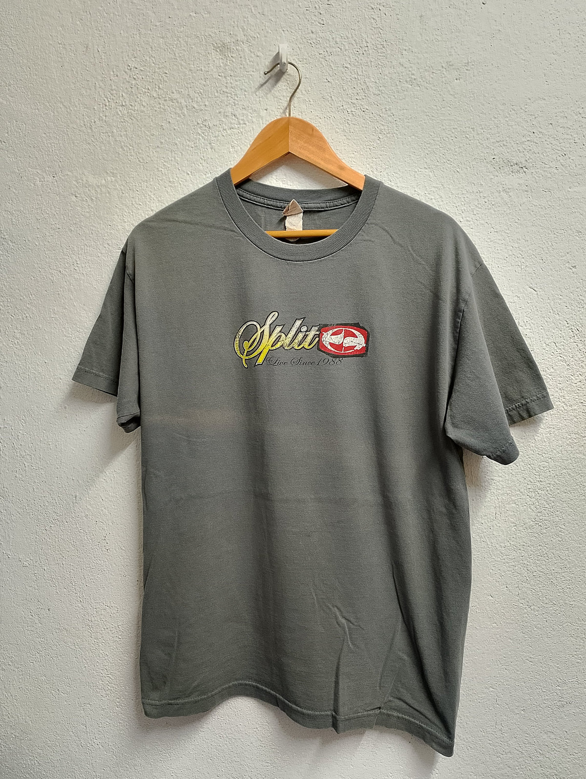 Split skateboarding t shirt Large Graphic Tee – Aesthetic Look · Perfect For Daily Wear
