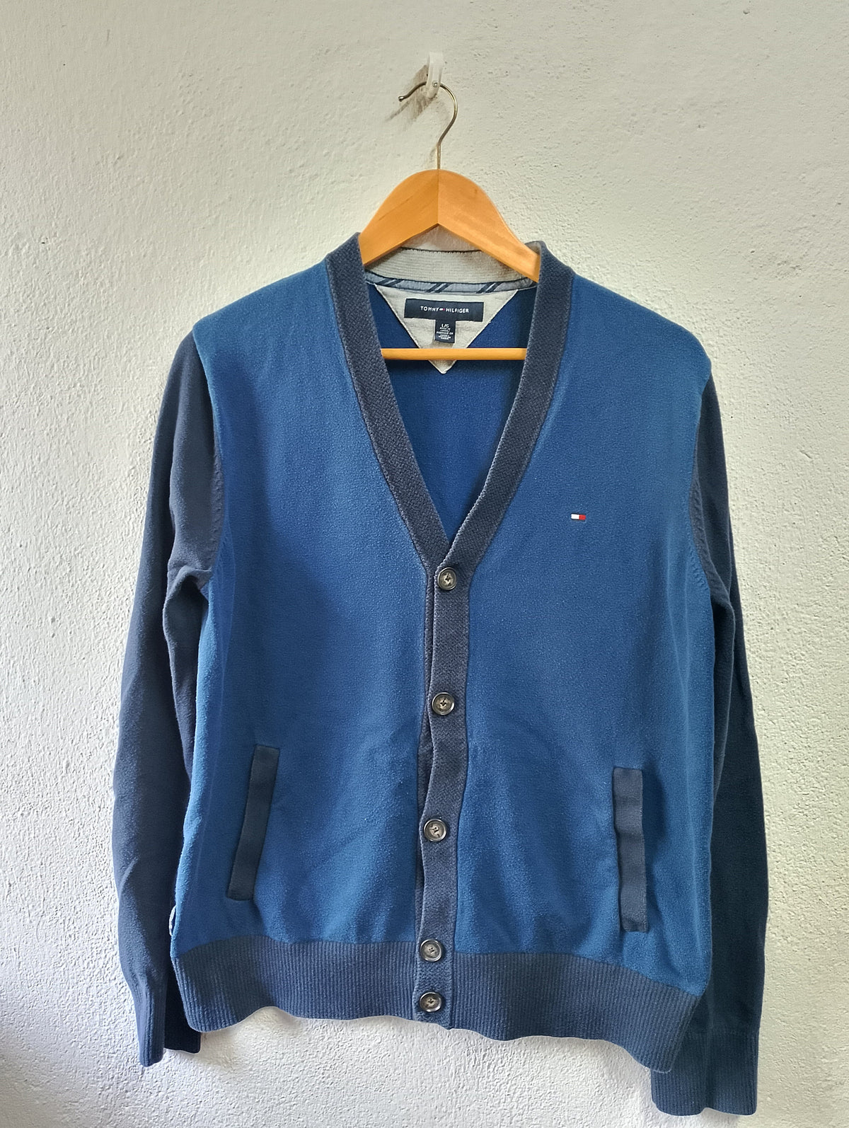 Tommy Hilfiger cardigan Large Graphic Tee – Cozy Vibes · Perfect For Daily Wear