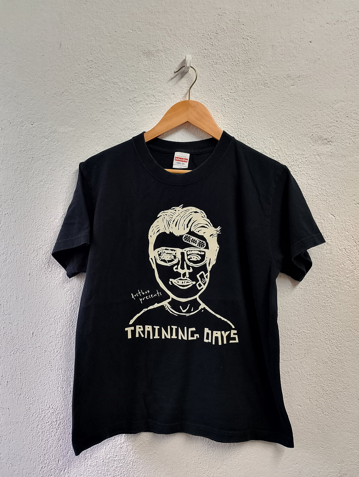 Dustbox punk t shirt Medium Graphic Tee – Everyday Comfort · Must-Have Style