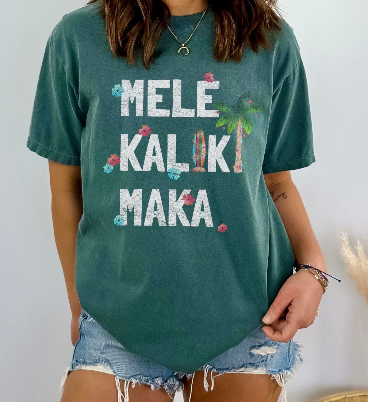 Mele Kalikimaka Tshirt Gift Tee Tropical Hawaiian Christmas Beach Graphic Tee – Aesthetic Look · High-Quality Print