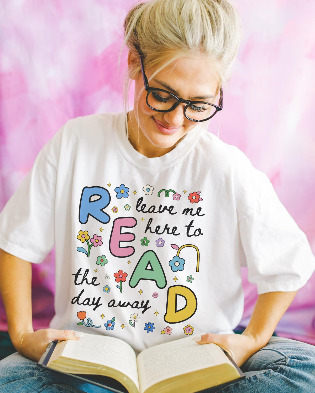 Colorful Bookish Tee Shirt Book Lover Gift Idea TShirt with Flowers for Bookworm Who Loves Daisies Romance Reader Reading Teacher Gift Graphic Tee – Aesthetic Look · Must-Have Style