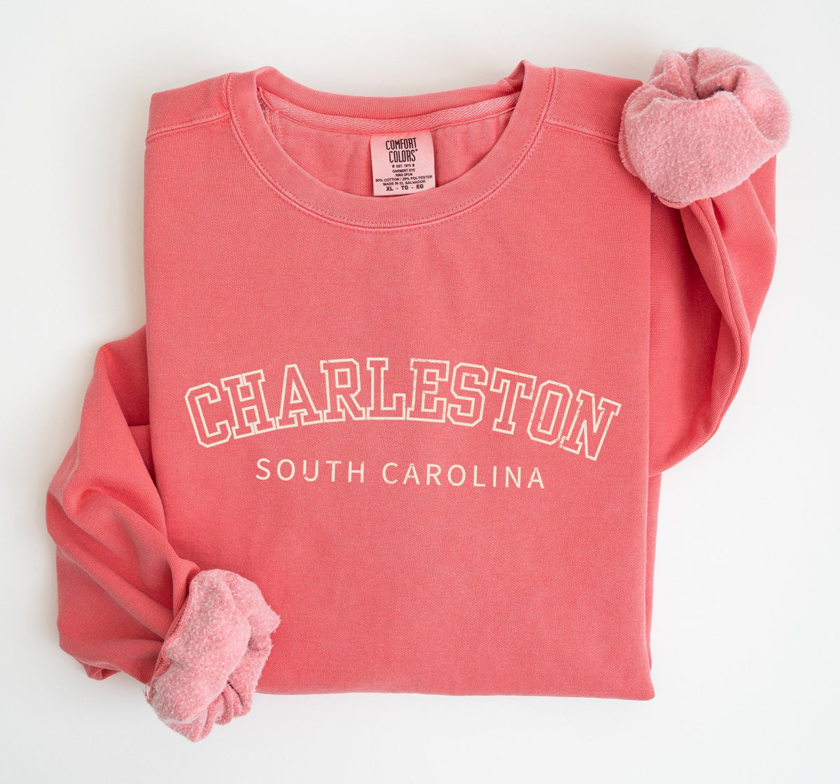 Charleston South Carolina Beach Crewneck Sweatshirt Gift Garment Dyed College Pullover Souvenir Sweatshirt – Aesthetic Look · Great Gift For Fans