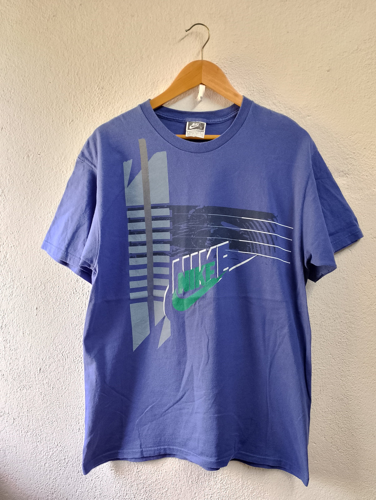 Vintage Nike t shirt Medium USA Graphic Tee – Feel-Good Design · Must-Have Style