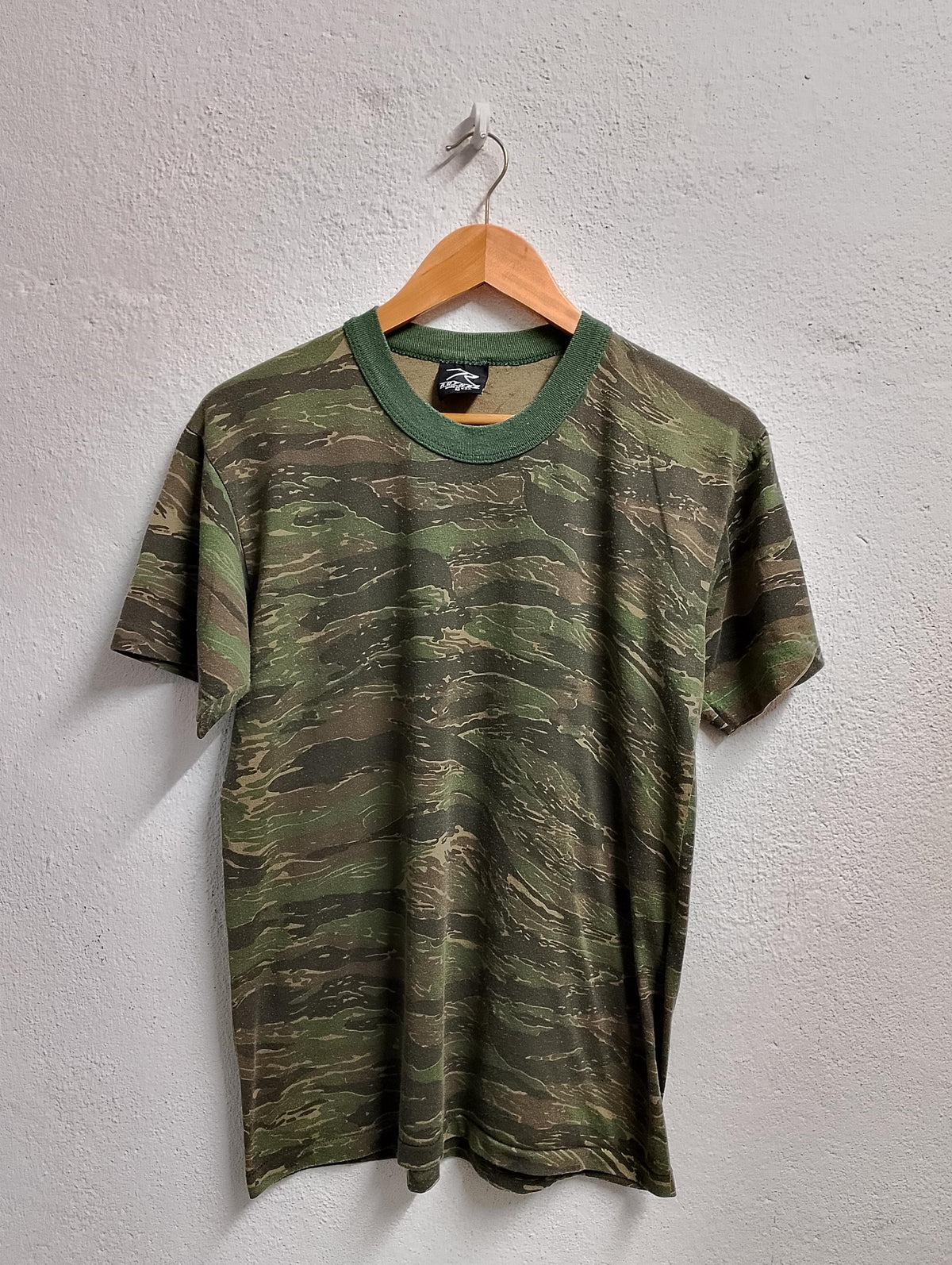 Vintage army t shirt by rotcho medium Graphic Tee – Premium Graphic · Top Pick For Any Outfit