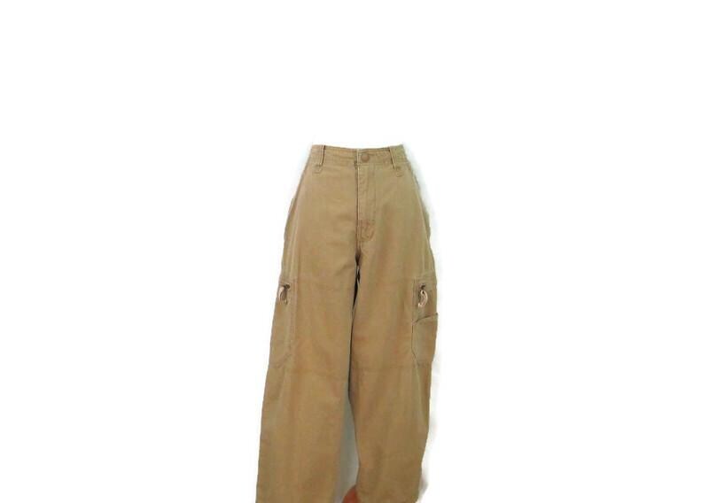 Vintage Old Navy Tan Khaki Cargo Pants Men39s 30 Inch Waist Graphic Tee – Soft Feel · Must-Have Style
