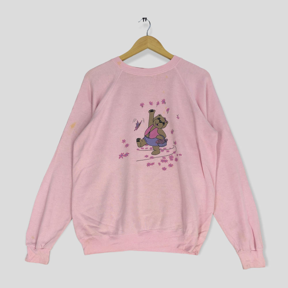 Vintage 80s Bear Big Image Sweatshirt Medium Pink Bear Crewneck Jumper Pullover Sweater American Nature Made In USA Size M Sweatshirt – Bold Style · High-Quality Print