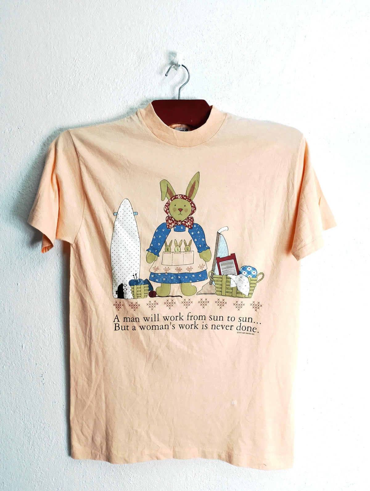 Vintage wording tshirt Medium Graphic Tee – Soft Feel · Trending Graphic Apparel