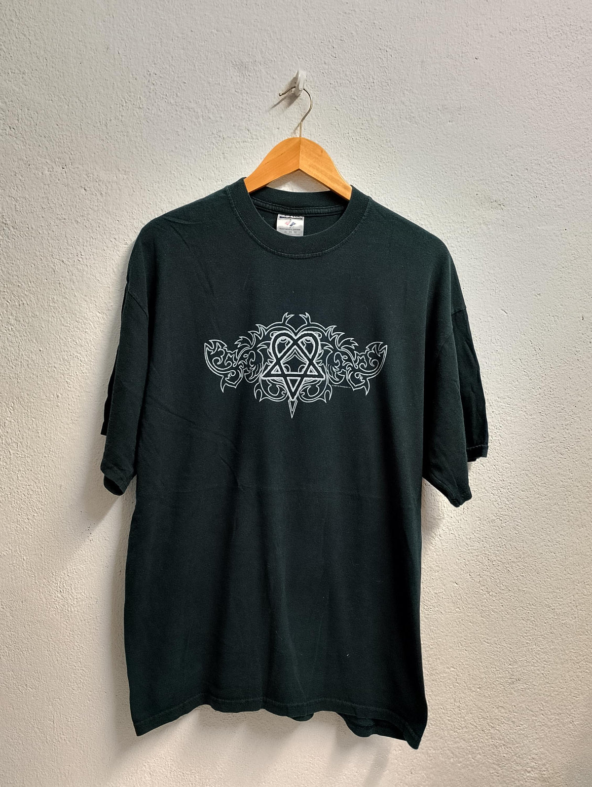Vintage heartgram 2004 t shirt XL Graphic Tee – Easygoing Wear · Trending Graphic Apparel