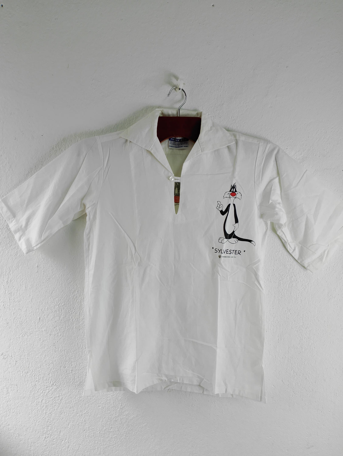 Vintage Sylvester cartoon 1976 button up shirt Medium Graphic Tee – Feel-Good Design · Trending Graphic Apparel