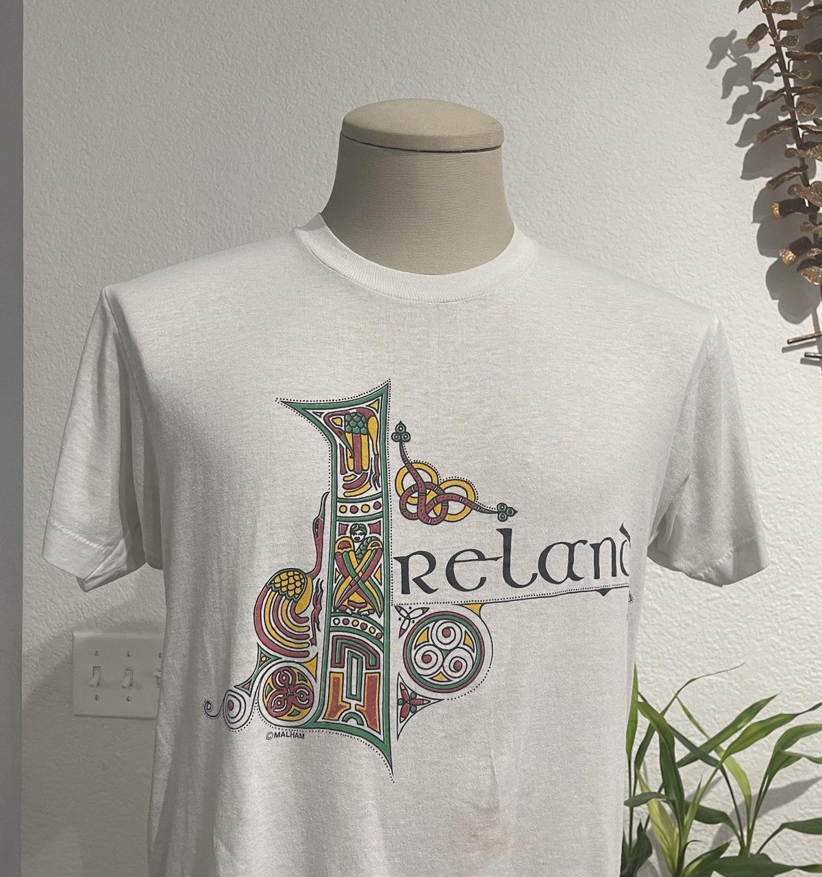 Vintage 90s Ireland Celtic Tourist white Tshirt size M Graphic Tee – Bold Style · Trending Graphic Apparel