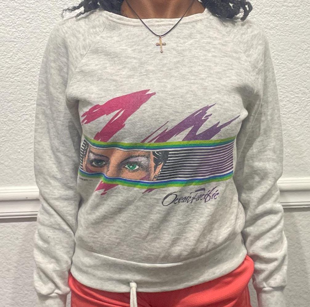 Vintage 90s Ocean Pacific OP grey Sweatshirt modeled size S Sweatshirt – Feel-Good Design · High-Quality Print