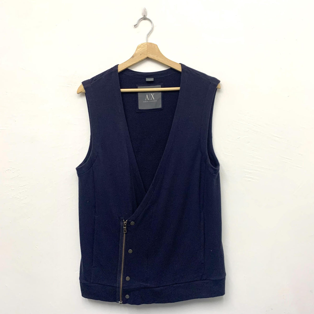 Armani Exchange Waistcoat Vest Medium Graphic Tee – Everyday Comfort · Top Pick For Any Outfit