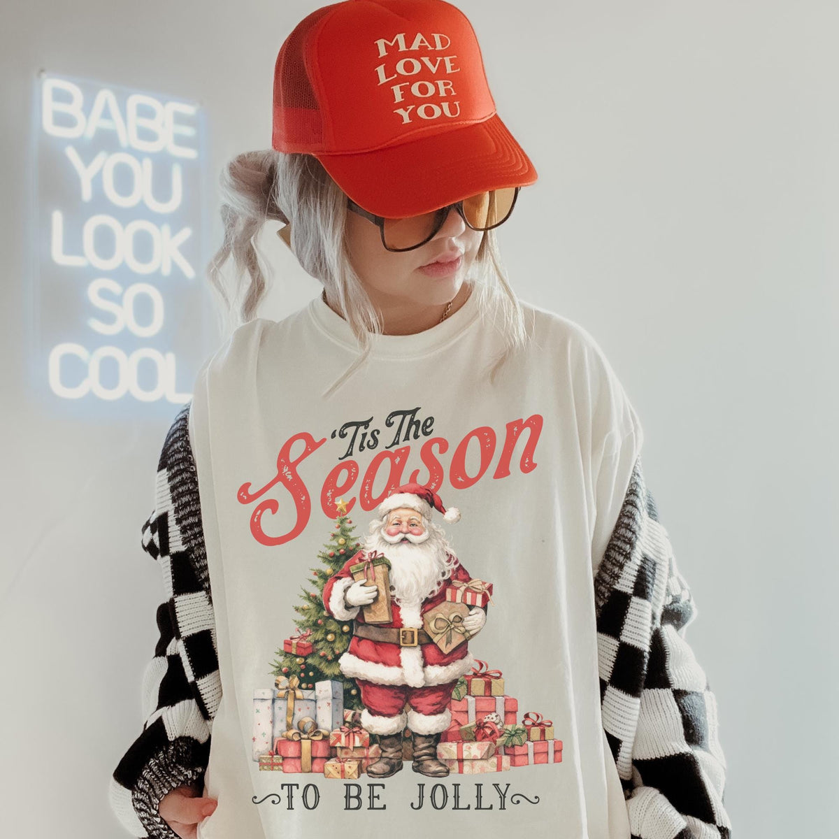 Vintage Santa Tee Retro Santa Tshirt Vintage Santa Shirt Cute Santa Shirt Holiday Tshirt Christmas Shirt Christmas Tee Graphic Tee – Aesthetic Look · Perfect For Daily Wear