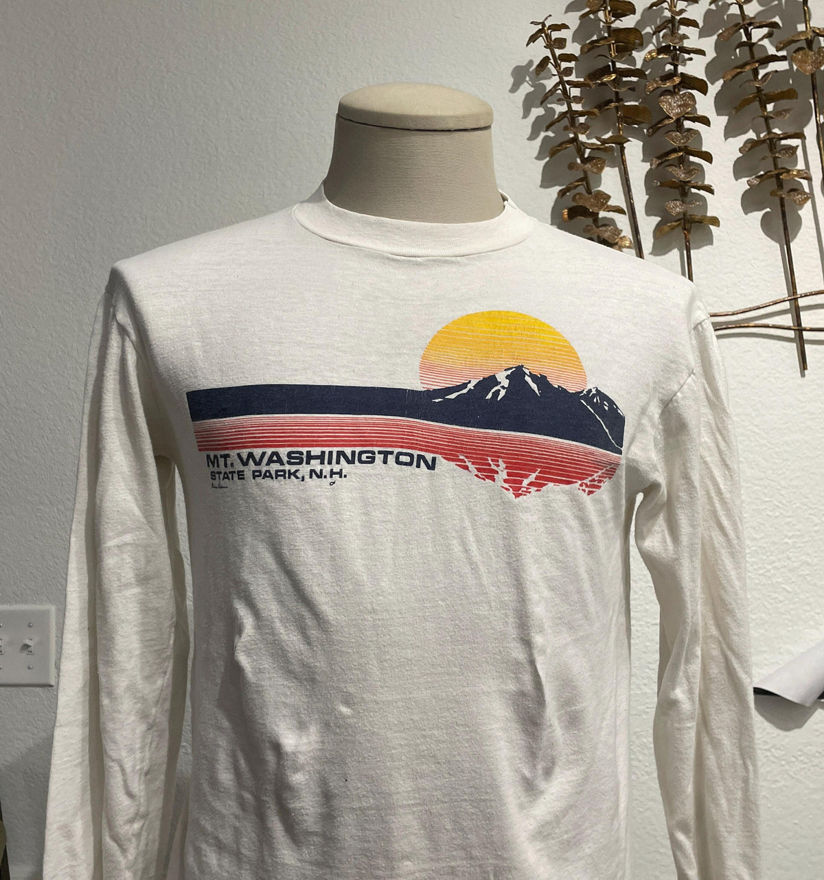 Vintage 80s MT Washington State Park NH white Long sleeve Tshirt size M Graphic Tee – Aesthetic Look · Trending Graphic Apparel