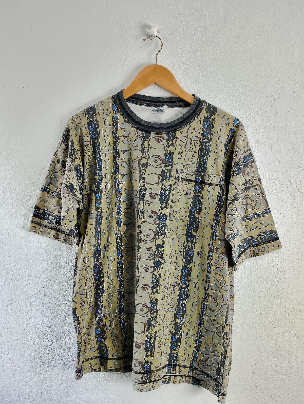 Vintage Sunbody pocket tee Large Graphic Tee – Easygoing Wear · Must-Have Style