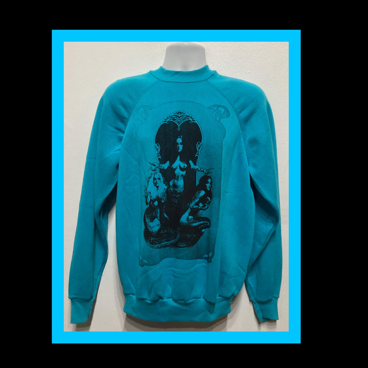 Vintage 1970s novelty fantasy art sweatshirt Size large Sweatshirt – Premium Graphic · Must-Have Style