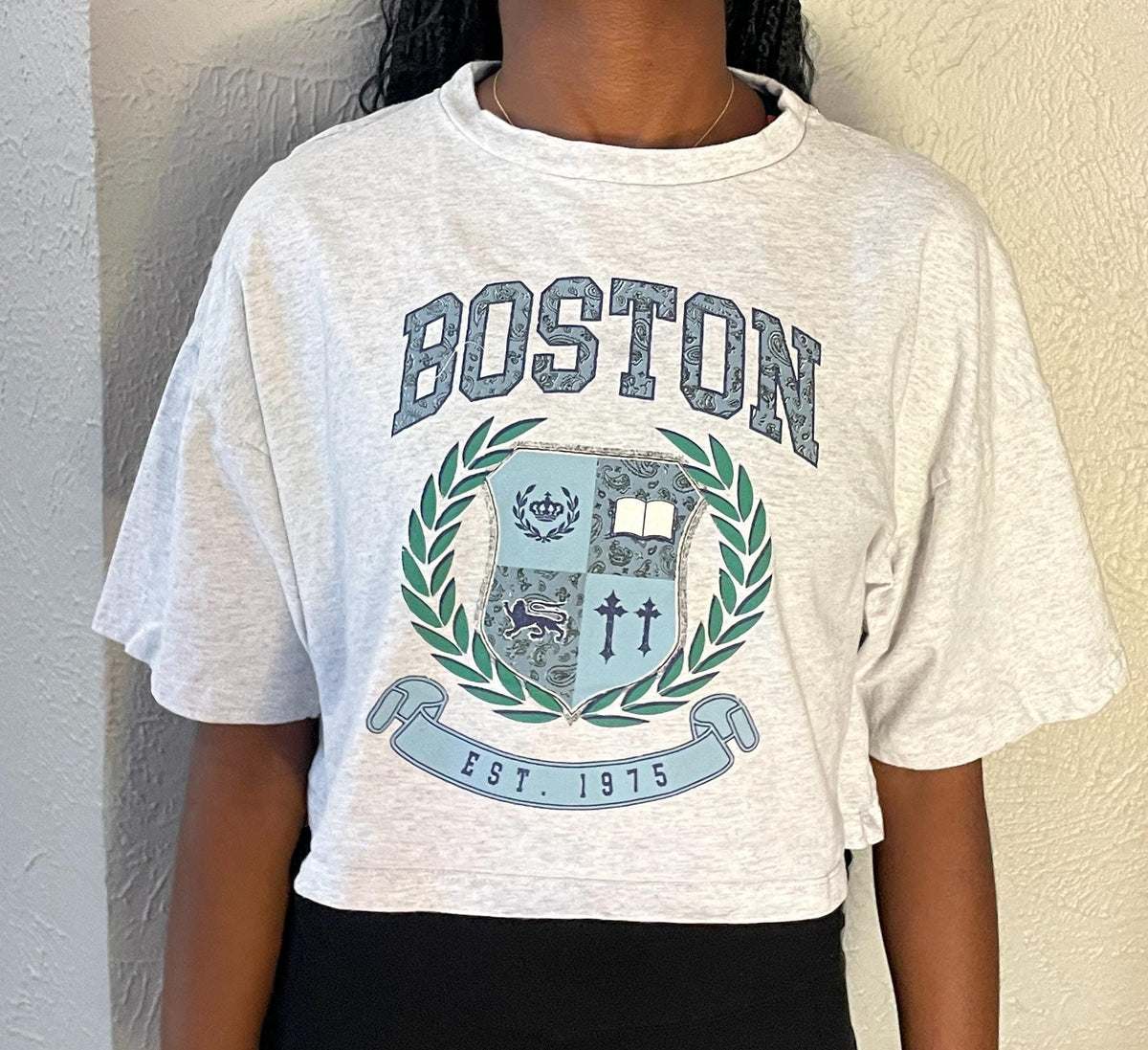 Vintage 90s Boston light grey Croptop T Shirt modeled size L Graphic Tee – Warm & Stylish · High-Quality Print