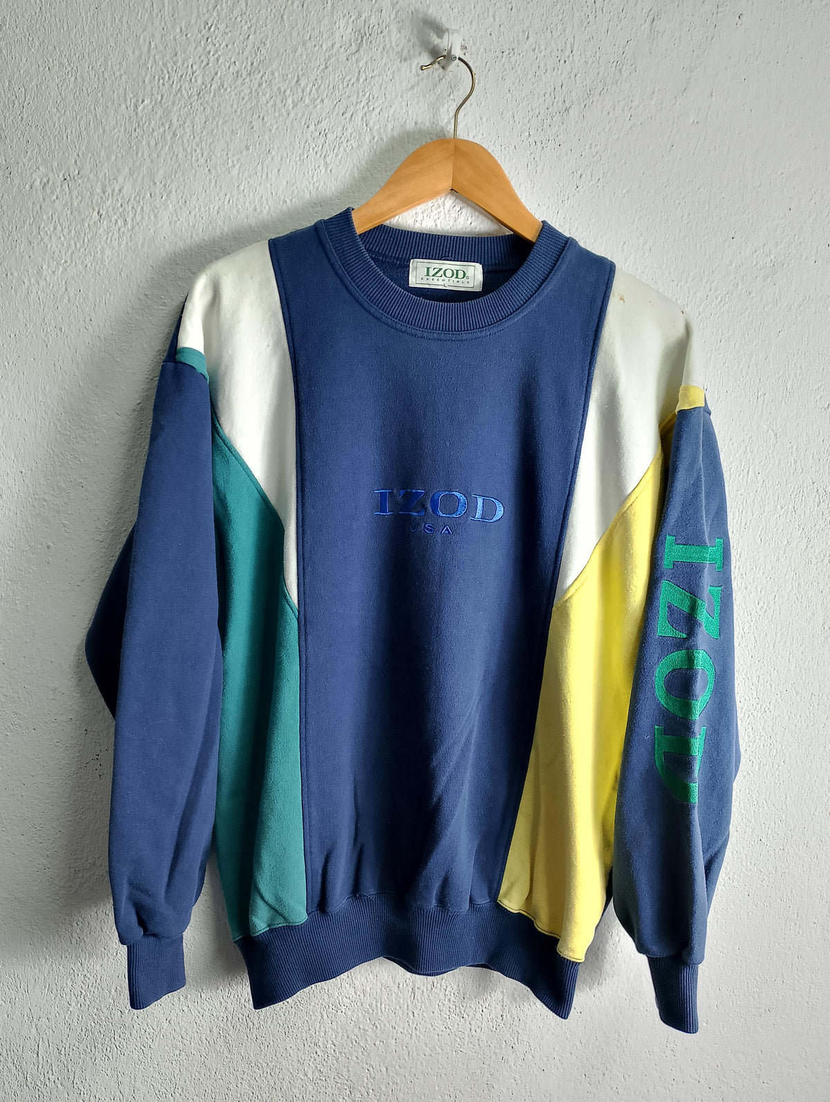 Vintage Izod USA crewneck sweatshirt XL Sweatshirt – Cozy Vibes · Must-Have Style