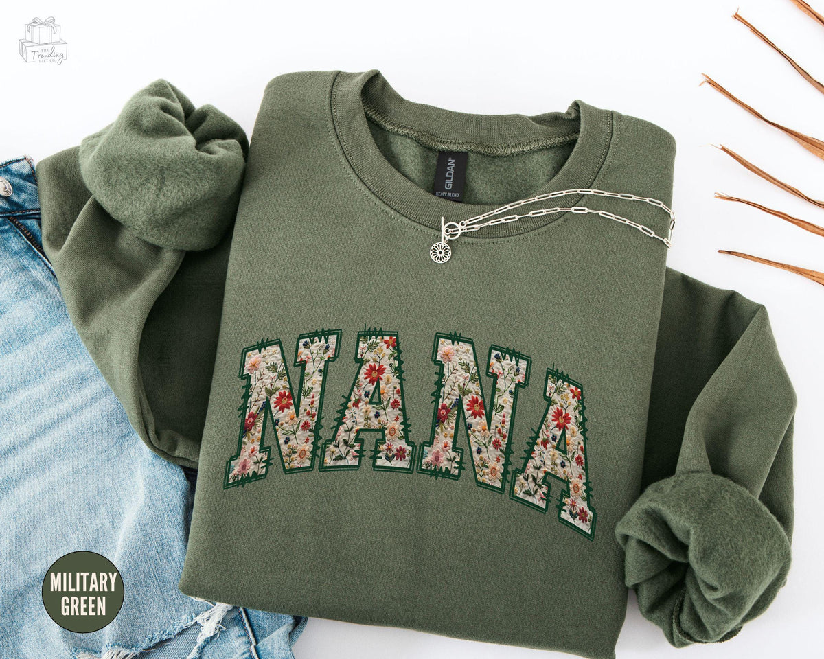 Floral Nana Sweatshirt Custom Grandma Crewneck Personalized Grandma Christmas Sweatshirt For Nana Granny Outfit Grammy Mothers Day Gift Sweatshirt – Warm & Stylish · Must-Have Style