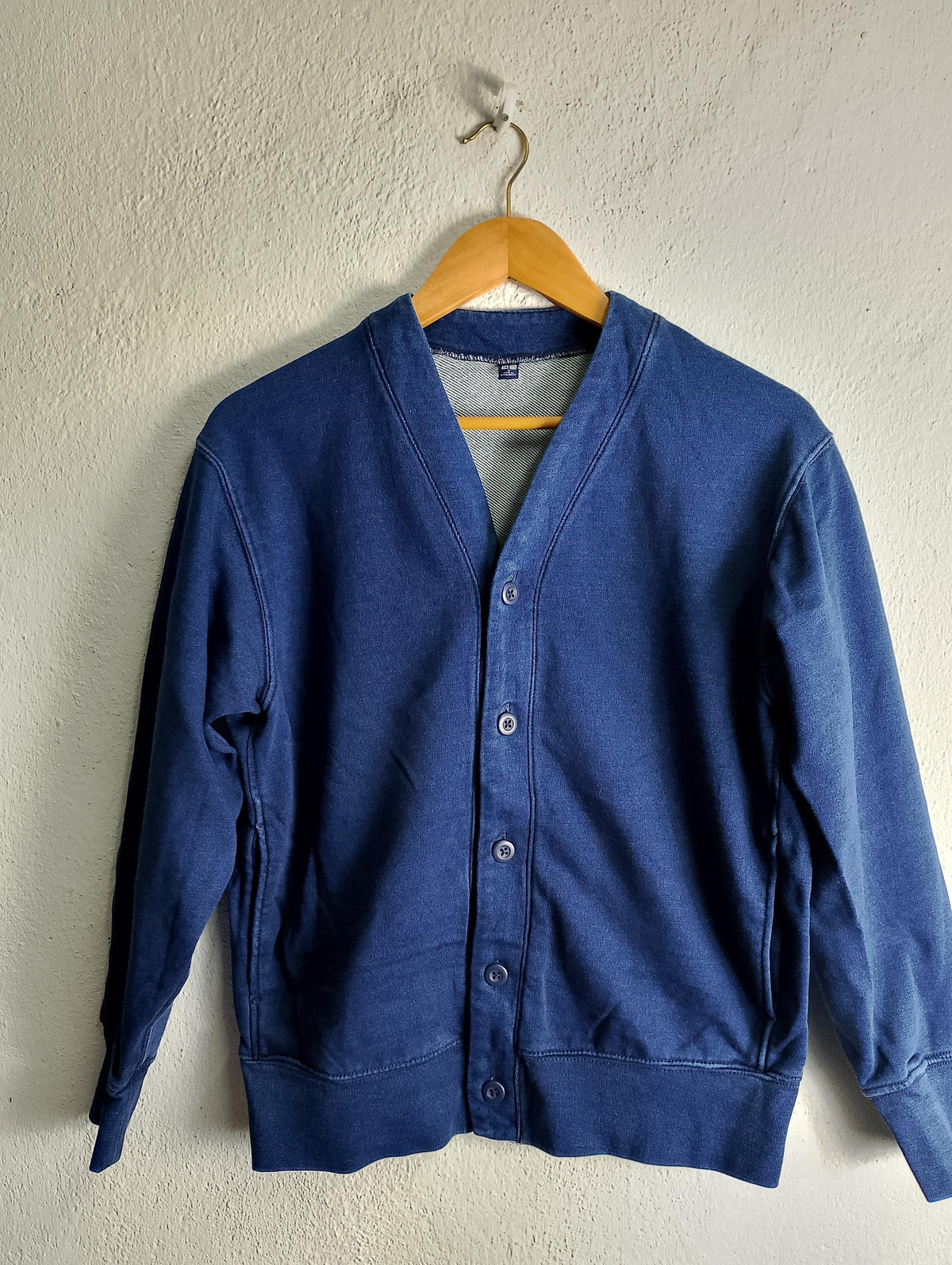 Uniqlo button up cardigan sweatshirt Small Sweatshirt – Everyday Comfort · Perfect For Daily Wear