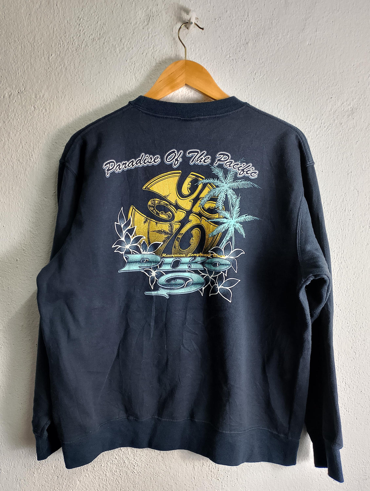 Piko surfing crewneck sweatshirt Large Sweatshirt – Aesthetic Look · Trending Graphic Apparel