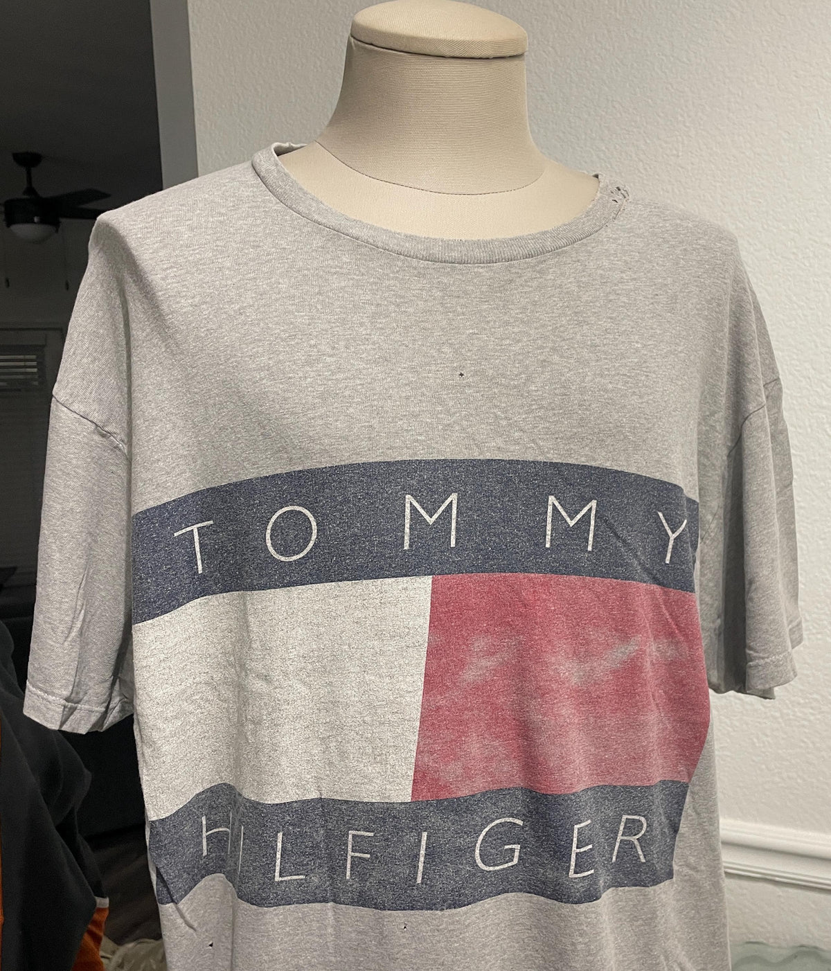 Vintage 90s Tommy Hilfiger Big Flag grey Tshirt size XL Graphic Tee – Warm & Stylish · Must-Have Style