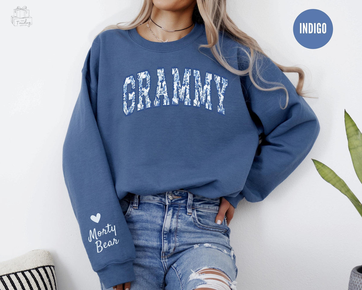 Toile Personalized Grammy Sweatshirt with Kids Names on SleeveFloral Grammy ShirtGrammie Gift Granny Sweater Custom Grandma Gift Sweatshirt – Warm & Stylish · Perfect For Daily Wear